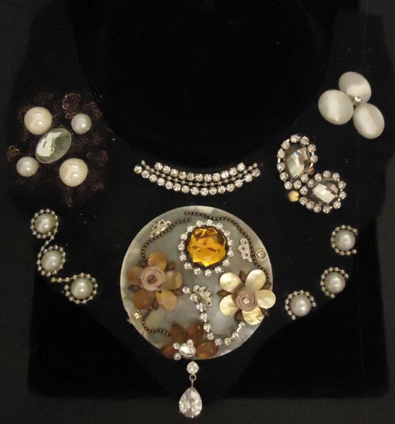 Maxi Colar em feltro Zircônia  e strass